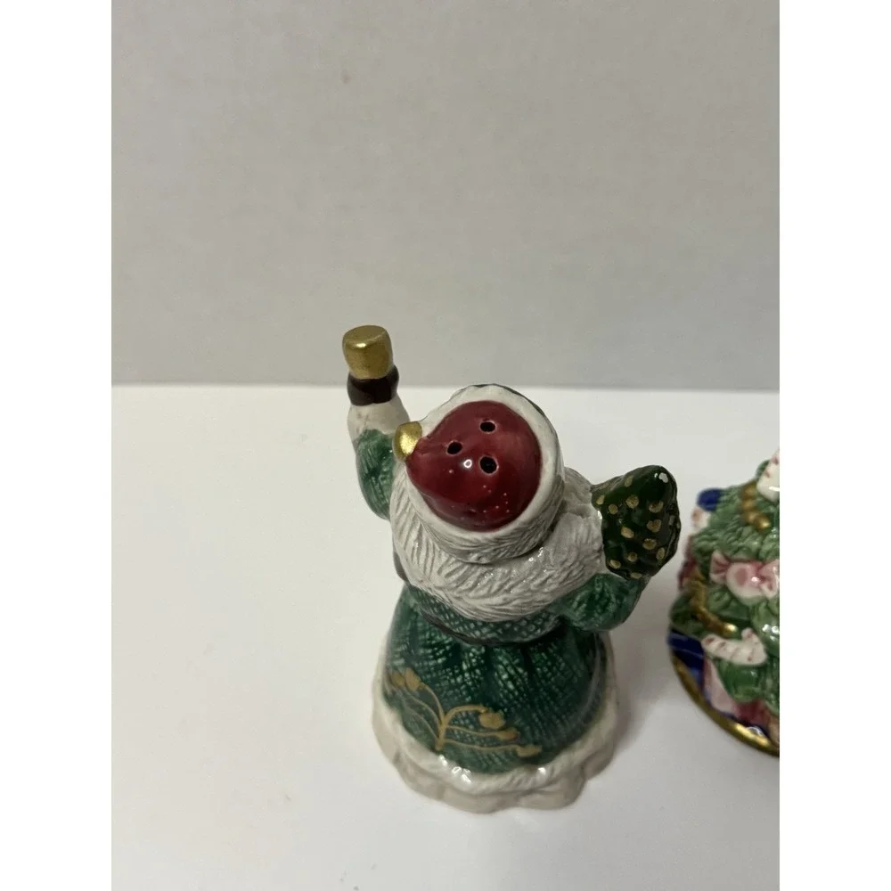Vintage Omnibus  Santa‎ Clause And Christmas Tree Shakers 1992